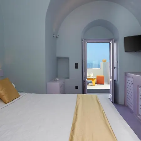 Caldera Beyond Otel Fira (Santorini)