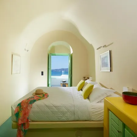Caldera Beyond Otel 2*