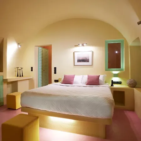 Caldera Beyond Otel